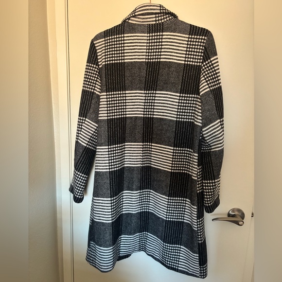 Apt. 9 Like New Black and White Checkered Coat, Medium - Picture 5 of 6
